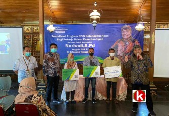 BPJS Ketenagakerjaan Tulungagung Bareng Anggota Komisi IX DPR RI Nurhadi Sosialisasikan Program BPJS Ketenagakerjaan (foto : Klikwarta.com)
