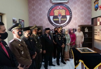 Ketua DPRD Kota Blitar Syahrul Alim (tiga dari kiri) Bersama Forkopimda Tinjau Peluncuran Ruang Podcast Polres Blitar Kota