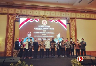 Wakil Bupati Blitar Rahmat Santoso (empat dari kanan) Saat Hadiri Kenal Pamit KaBINda Jawa Timur (foto : Faisal NR / Klikwarta.com)