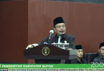 Juru Bicara Fraksi-GPN DPRD Kabupaten Blitar Ansori Baidlowi Sampaikan Pandangan Umum Fraksinya di Dalam Forum Rapat Paripurna DPRD Kabupaten Blitar (foto : Tangkapan Layar via YouTube Pemkab Blitar)