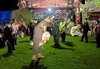 Sambil Jaranan, Satpol PP Pemkab Blitar Kembali Sosialisasi Undang-undang Cukai, Kali ini di Kecamatan Doko.