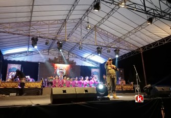Kepala Satpol PP Pemkab Blitar Rustin Pristyo Budi Saat Menyampaikan Sambutan Sosialisasi Peraturan Perundang-undangan di Bidang Cukai di Desa Gaprang, Kanigoro, Kabupaten Blitar. (foto : Faisal NR / Klikwarta.com)
