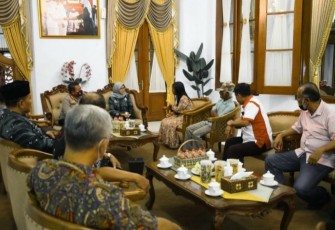Pertemuan Gendro Wulandari bersama Ayahnya Didampingi Perwakilan LP-KPK bertemu Bupati Blitar Rini Syarifah dan Struktural Gugus Tugas Reforma Agraria (GTRA) Kabupaten Blitar.