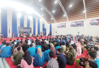 Bidhumas Polda Bengkulu saat sosialisasi terkait pentingnya literasi digital di era Post-truth di Universitas Dehasen Senin (21/11/2022).