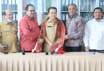 Dirjen Keuda Kemendagri saat menerima audiensi pimpinan dan anggota Dewan Perwakilan Rakyat Daerah (DPRD) Sumatera Utara (Sumut) di Kantor Kemendagri, Jakarta, Senin (3/10/2022). 