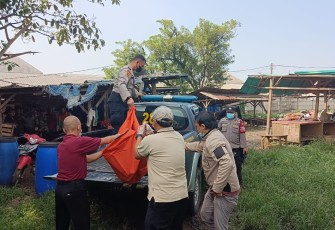 Proses evakuasi penemuan mayat