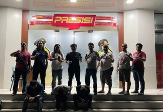 Tersangka saat diamankan aparat
