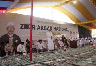 Gubernur Bengkulu Rohidin Mersyah saat Hadiri Dzikir Akbar Nasional Perkumpulan Pengajian Tasawuf Thoriqoh Naqsabandiyah Indonesia.