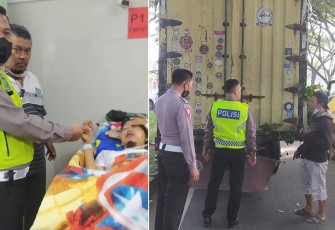 Polisi saat evakuasi korban ke rumah sakit terdekat