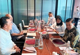 Gubernur Ansar saat Bertemu Dirjen Imigrasi