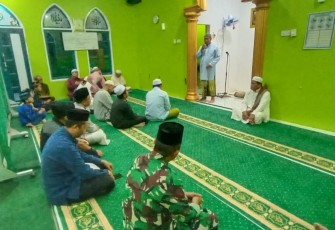 Danramil 0906-04/Sangasanga Bersama Forkopimcam saat Laksanakan Safari Subuh di Wilayahnya