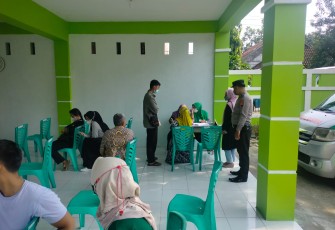Vaksinasi di Puskesmas Cepiring, Kendal