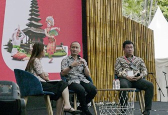 Staf Khusus MenKopUKM Bidang Pemberdayaan Ekonomi Kreatif Fiki Satari dalam Talk Show bertajuk Pemanfaatan dan Penggunaan Uang Elektronik dalam Lingkup Kegiatan Usaha UMKM yang menjadi rangkaian Future SMEs Village sebagai side event gelaran presidensi G20 Indonesia di Bali Collection, Nusa Dua, Bali