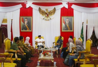 Gubernur Rohidin saat terima audiensi Forum Kolaborasi Pengelolaan Kawasan Ekosistem Essensial (KEE), di Gedung Daerah Balai Raya Semarak Bengkulu, Selasa (23/08).