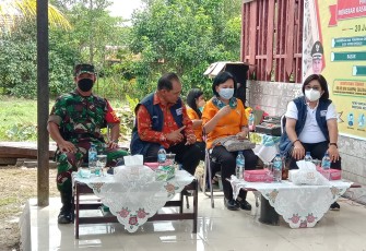 Danramil 1016-04 Manuhing Hadiri Bhakti Sosial Hari Jadi PMI, GOW dan KPA Kabupaten Gunung Mas