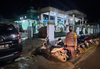 Personil polres Bitung saat gelar patroli