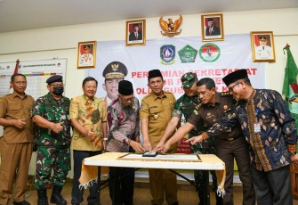 Gubernur Ansar Ahmad Bersama FKPD saat resmikan Sekretariat FKUB