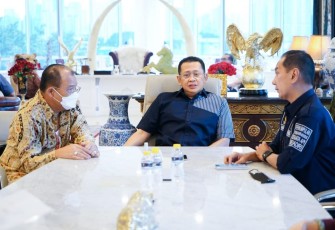 Bamsoet saat menerima pengurus DPP Asosiasi Advokat Indonesia (DPP AAI), di Jakarta, Kamis (8/4/22).