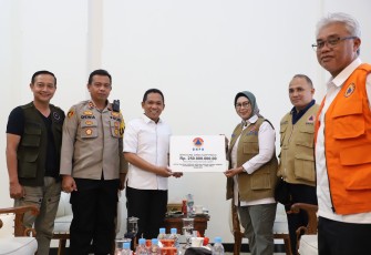 Badan Nasional Penanggulangan Bencana (BNPB) memberikan bantuan Dana Siap Pakai (DSP) sebesar 250 untuk penanganan Awan Panas Guguran (APG) Gunung Semeru di Kabupaten  Lumajang. Bantuan tersebut diserahkan langsung oleh Deputi Bidang Pencegahan BNPB, Prasinta Dewi yang mewakili Kepala BNPB, kepada Bupati Kabupaten Lumajang pada Rabu (7/12) di Pendopo Bupati Kabupaten Lumajang.