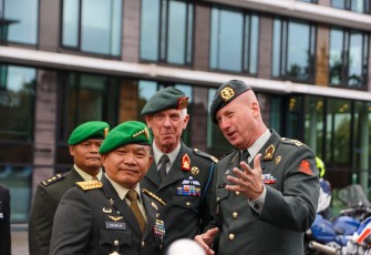 Kasad Jenderal TNI Dr. Dudung Abdurachman saat bertemu Kasad Belanda Lieutenant General Martin Wijnen di The Royal Netherland Army Headquarters, Utrecht Belanda. Senin (19/9/2022) kemarin.