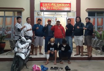 Tersangka dan barang bukti saat diamankan