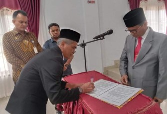 Iskandar Kembali Dilantik Jadi Dirut PDAM Tirta Peusada