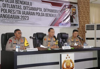 Kapolda Bengkulu saat Anev Kinerja Fungsi Preemtif dan Preventif di Gedung adem Polda Bengkulu.