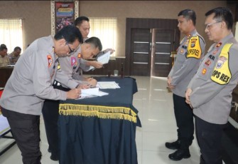 Kapolres Tapanuli Selatan (Tapsel), AKBP Imam Zamroni, SIK, MH, saksikan penekenan Pakta Integritas DIPA RKA-KL bagi jajaran, Sabtu (23/12/2023)