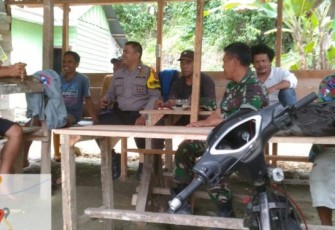 Bhabinkamtibmas Polsek Sipirok, Aipda Robinson Sihombing, galang kekuatan masyarakat guna ciptakan Pemilu damai, Kamis (2/11/2023)