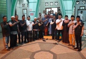 Safari Ramadhan 1444 Hijriah dengan thema Polisi Mendengar dan Memberi Solusi di Mesjid Nurul Muslimin, Jalan Karya Tani, Kecamatan Medan Johor, Kota Medan, Selasa (4/4/2023) malam. 