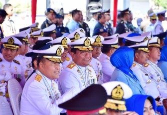 Komandan Puspenerbal Hadiri Peringatan Puncak Hari Jadi TNI AL di Koarmada ll