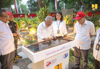 Menteri Basuki saat Resmikan TPS3R di Kampus PUPR