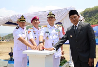 Pangkoarmada II saat Resmikan Lanal Pacitan