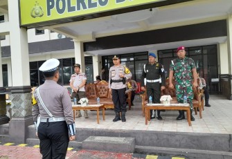 Prajurit Yonmarhanlan VIII Bitung saat mengikuti apel gelar pasukan