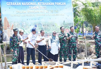 Lantamal VI Panen Raya dan Pelepasan Ribuan Bibit Ikan Nila