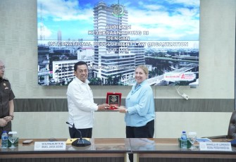 Wakil Jaksa Agung Dr Sunarta memberikan sambutan pada acara Audiensi Kejaksaan RI dengan International Development Law Organization (IDLO) pada Senin 20 November 2023 di Ruang Rapat Wakil Jaksa Agung, Gedung Utama Kejaksaan Agung Jakarta