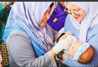 Pencanangan pemberian vitamin A yang diintegrasikan dengan pemantauan pertumbuhan dan perkembangan balita Kota Tanjungpinang di Posyandu Syafakalloh Kelurahan Air Raja, Jum'at 10/2/2023.