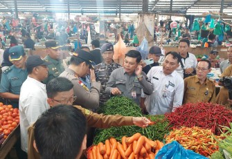 Pj Wali Kota Tanjungpinang Sidak Pasar 