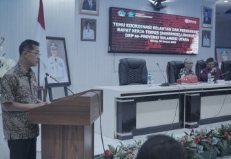 Wakil Walikota Bitung, Hengky Honandar saat memberikan sambutan