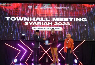 Town Hall Meeting Syariah 2023 di Ruang Bromo Kantor Pusat Bank Jatim, kegiatan tersebut dibuka langsung oleh Direktur Utama Bank Jatim Busrul Iman.