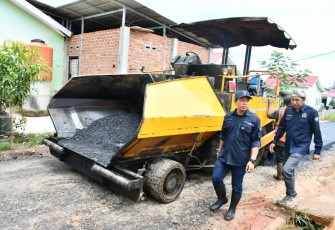 Perbaikan Jalan Amblas di Kampung Kelawi Segera Rampung