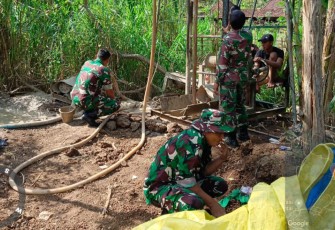 Pembuatan Sumur Bor Program TNI Manunggal Air Kodim 0801/Pacitan
