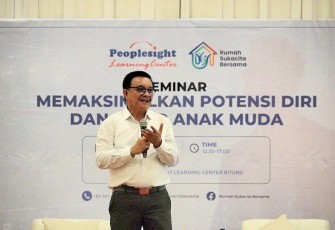 Walikota Bitung Maurits Mantiri saat menjadi Narasumber