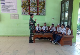 Serma Kaswanto Berikan Materi Wasbang Kepada Siswa Siswi SMP