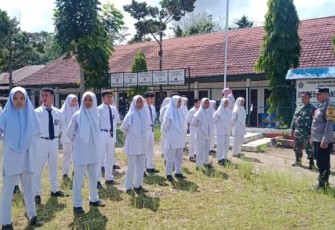 Polsek Batang Toru Dan Koramil 19/ Siais Beri Nilai - Nilai Kebangsaan Ke Pelajar SMA