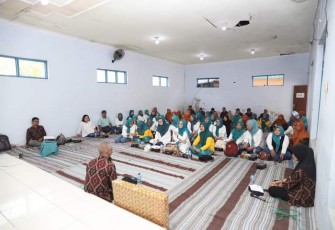 Ketua tim penggerak PKK Kabupaten Trenggalek, Novita Hardini, bersama rombongan, saat study tiru di Desa Taji, Kecamatan Karas, Kabupaten Magetan, Sabtu (4/11/2023)
