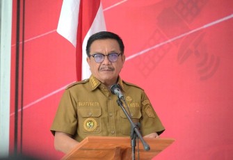 Wali Kota Bitung Maurits Mantiri saat memberikan sambutan