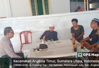 Bhabinkamtibmas Polsek Sipirok, Aipda Thomas M Harahap, meminta dukungan ke Alim Ulama, Ustad Domu Al Habsy Muda Harahap, Kamis (2/11/2023)