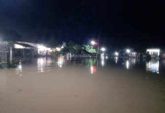 Potret banjir menggenangi rumah-rumah warga