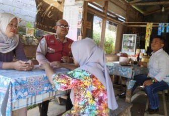 Bhabinkamtibmas Polsek Batang Toru, Aiptu Sayaman Siregar, terus sosialisasi ke masyarakat untuk cegah terjadinya kebakaran hutan dan lahan (Karhutla), Rabu (24/5/2023) pagi.